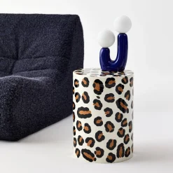 Mesa auxiliar, mesita de noche de acero esmaltado, diseño de leopardo