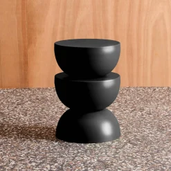 Mesa auxiliar o mesita de metal