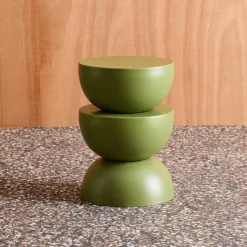 Mesa auxiliar o mesita de metal