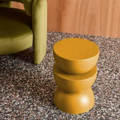 Mesa auxiliar o mesita de metal