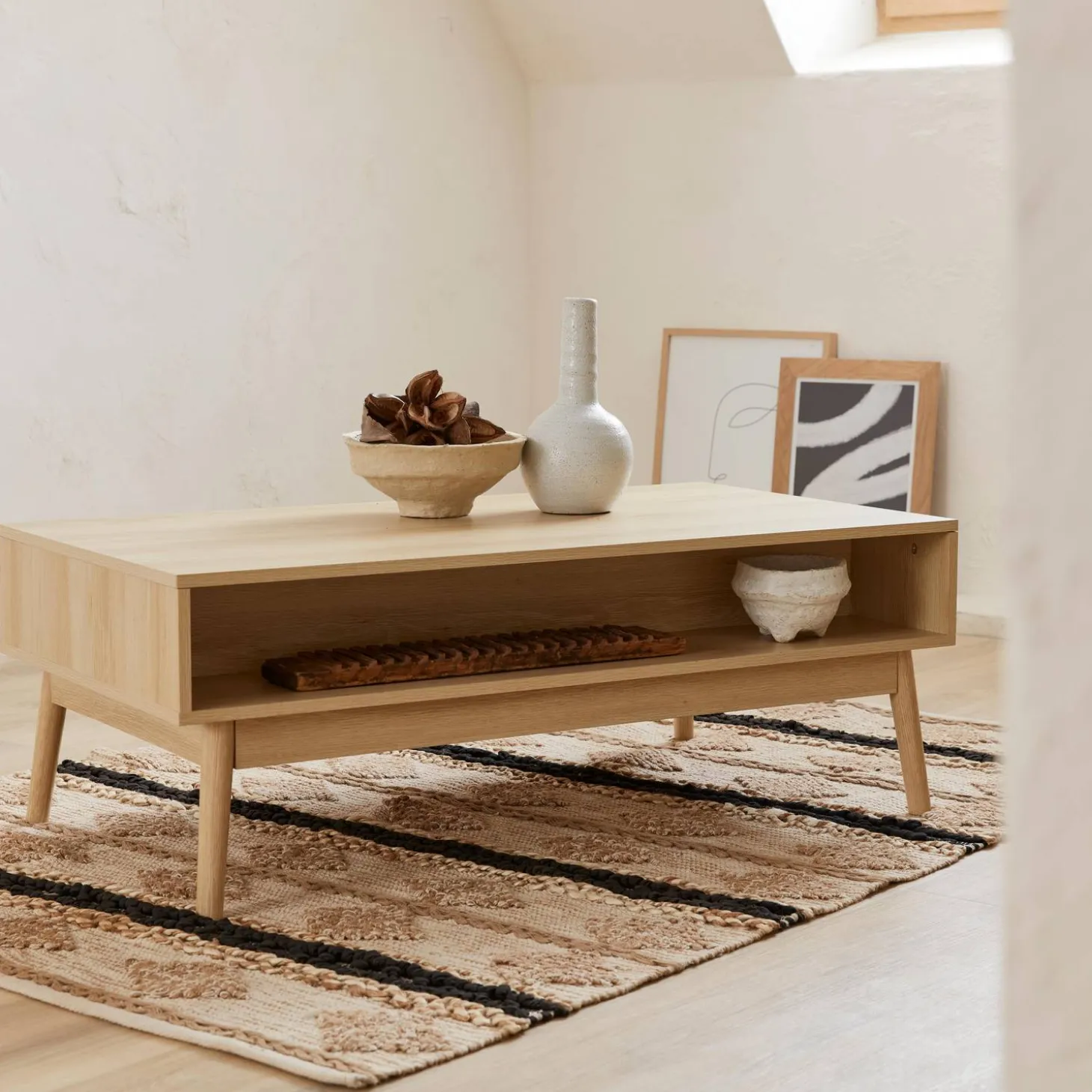 Mesa de centro con decoración de madera, 1 cajón