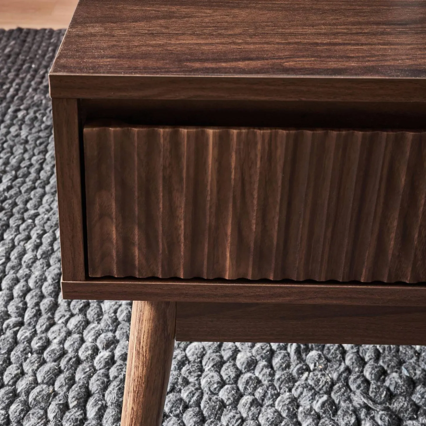 Mesa de centro con decoración de madera, 1 cajón