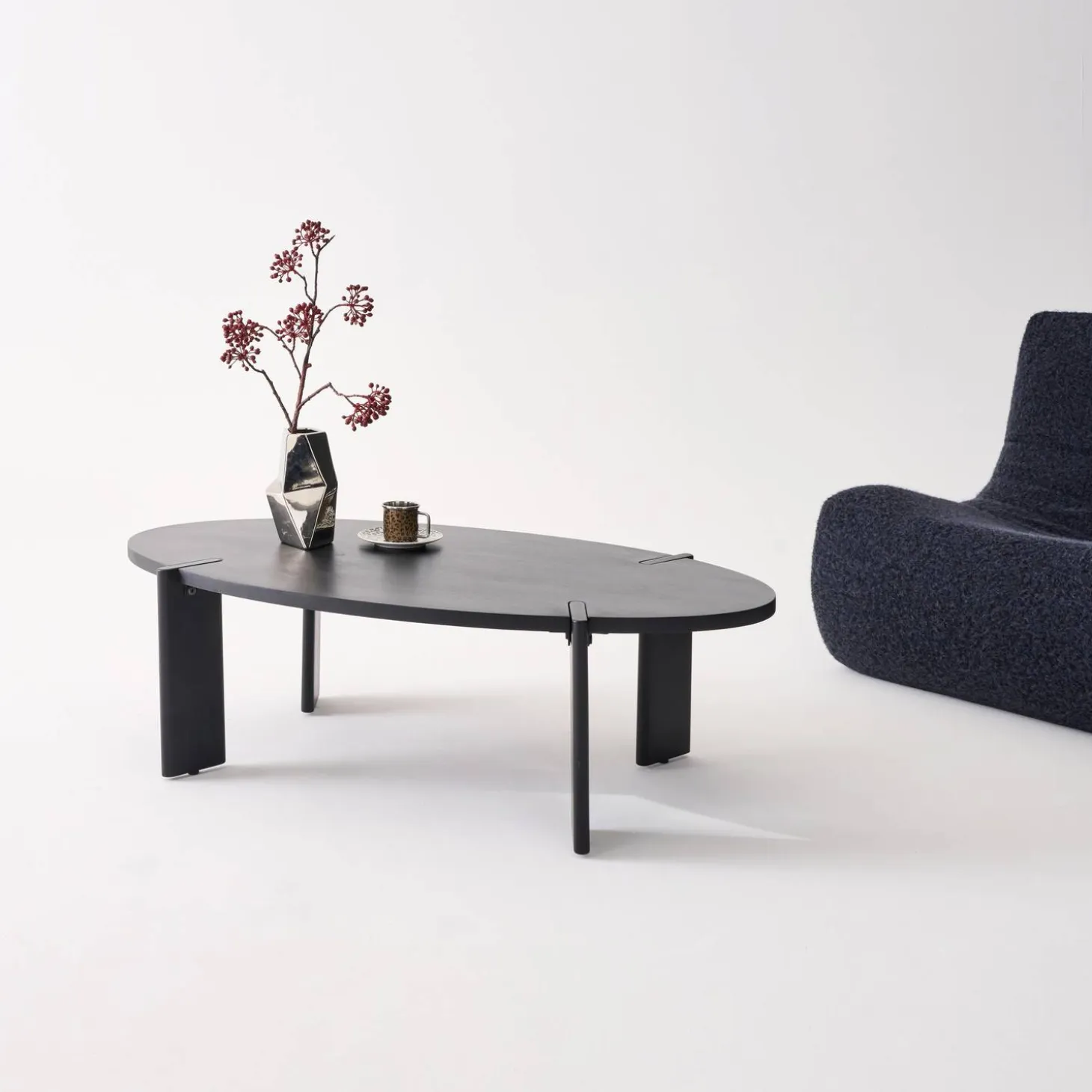 Mesa de centro ovalada de madera maciza de mango