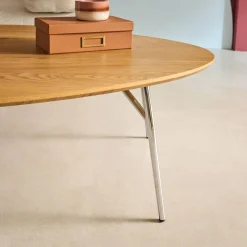 Mesa de centro ovalada patas cromadas y efecto madera