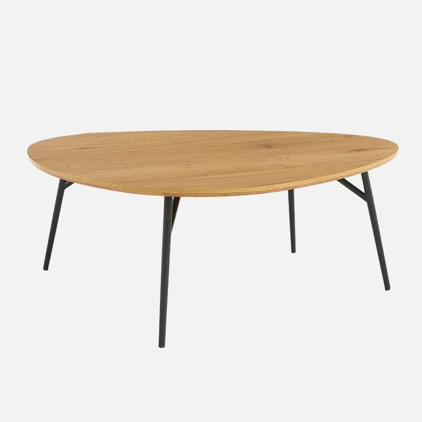 Mesa de centro triangular con patas de metal negras y efecto roble