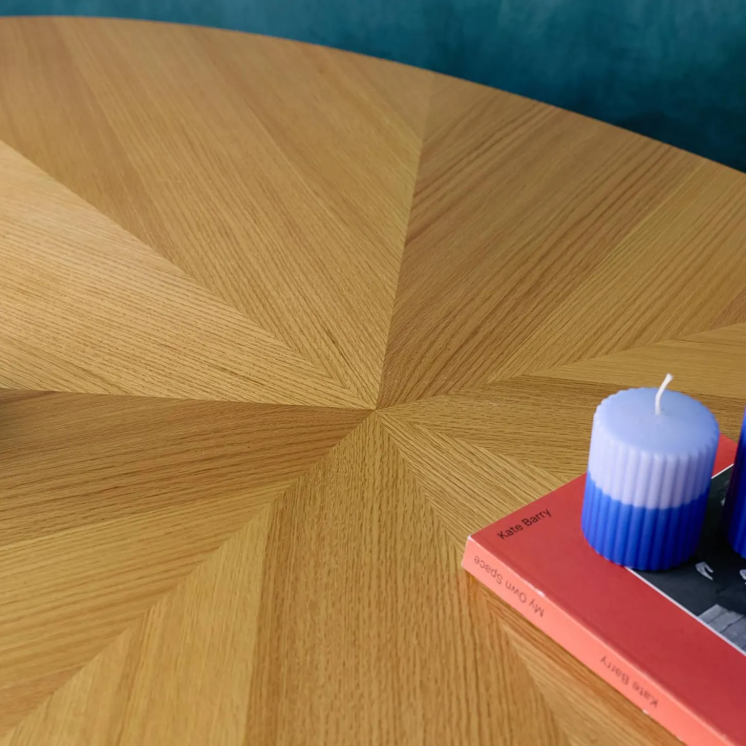 Mesa de comedor ovalada de madera de hevea y chapa de roble para 6 personas