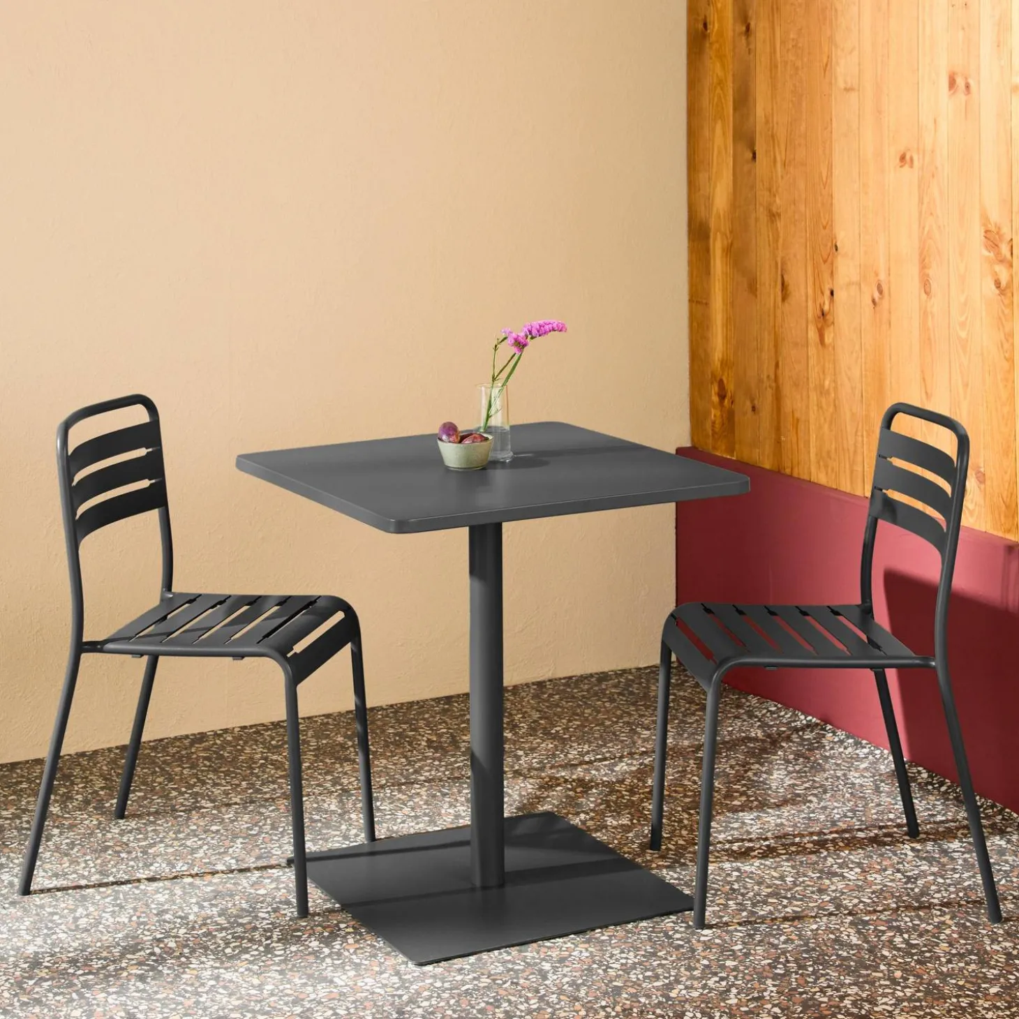 Mesa de jardín bistró cuadrada de acero con 2 sillas
