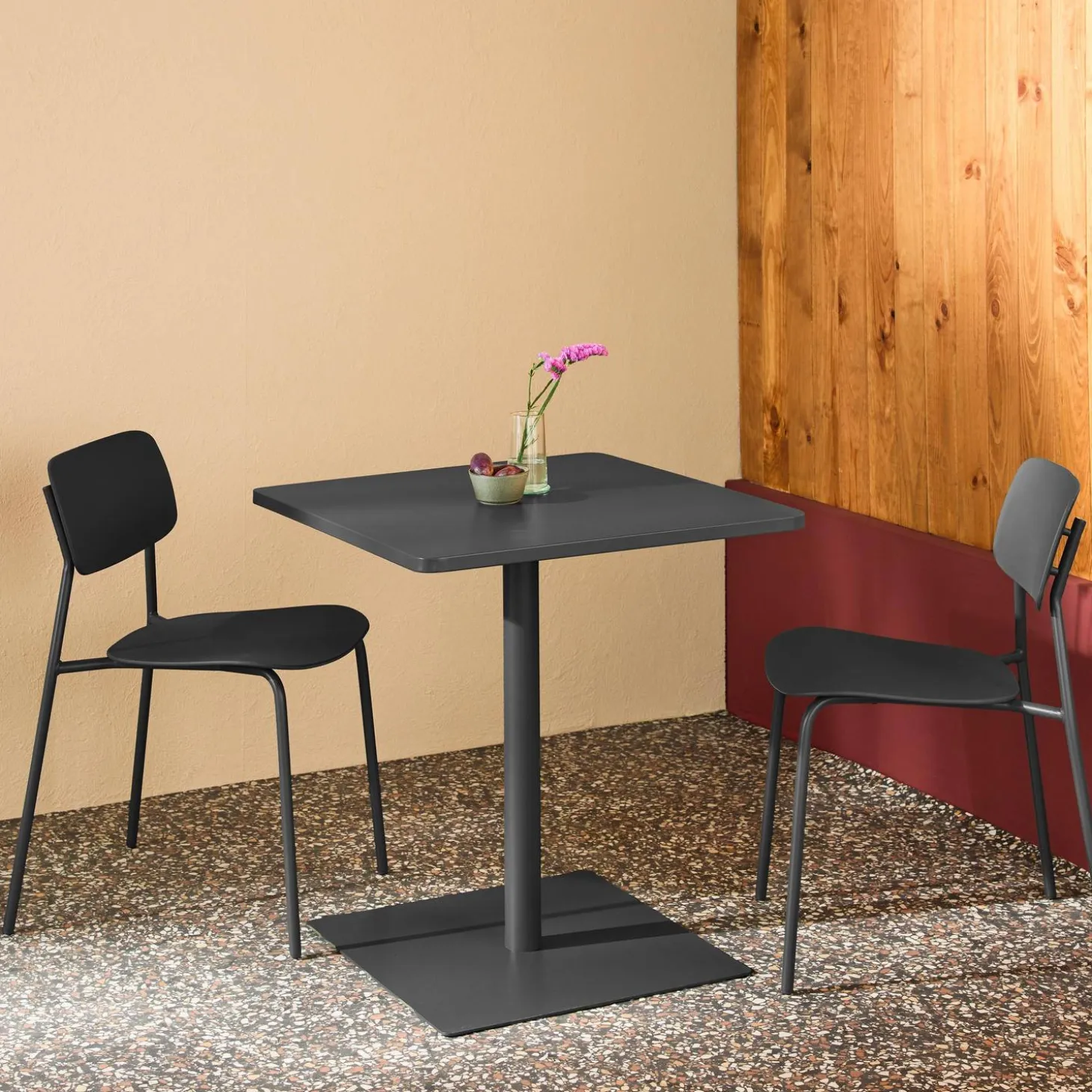 Mesa de jardín bistró cuadrada de acero con 2 sillas
