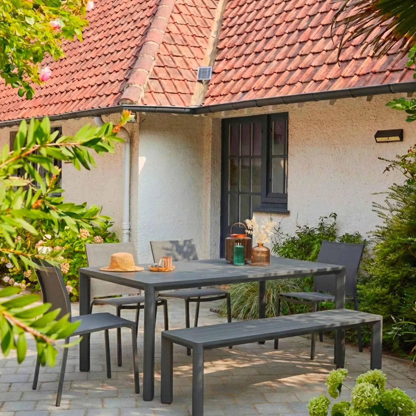 Mesa de jardín de aluminio,1 banco 4 sillas