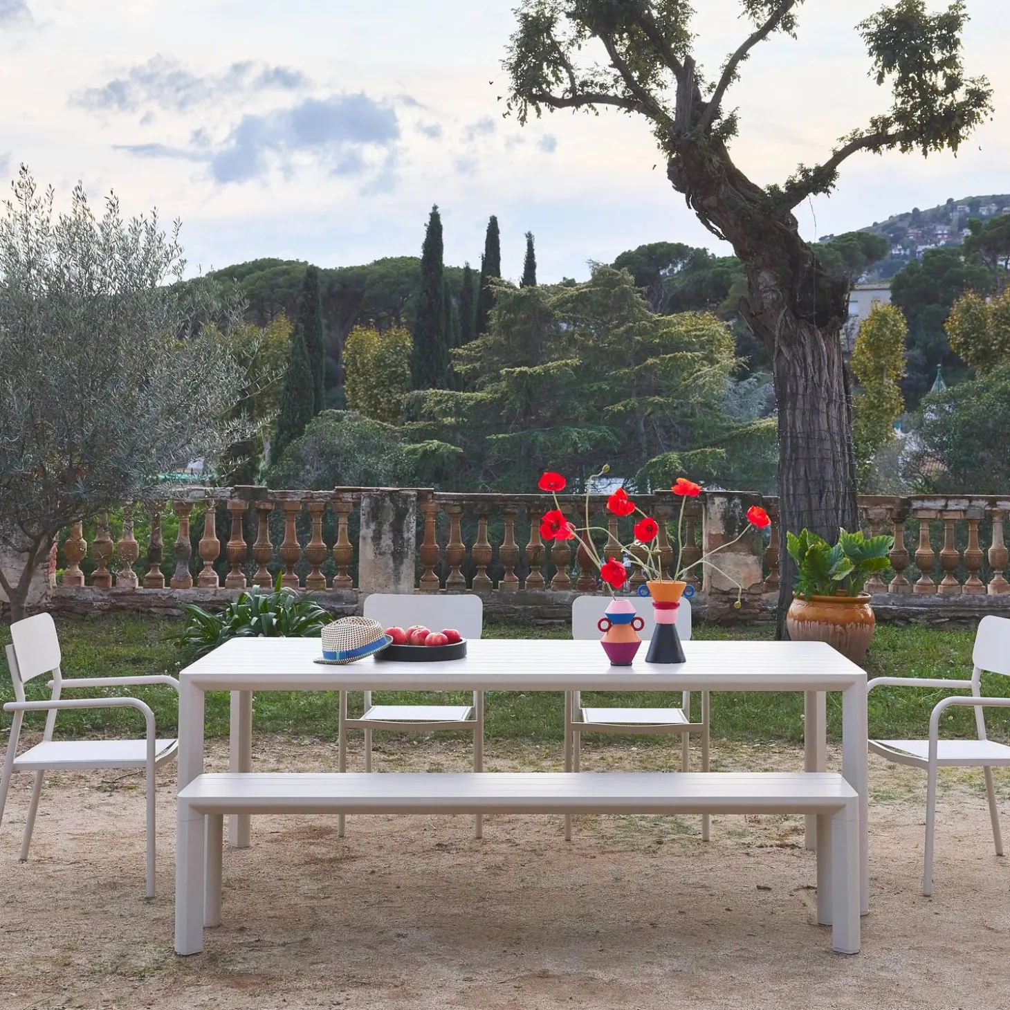 Mesa de jardín de aluminio con 1 banco y 4 sillones