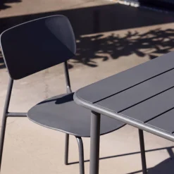 Mesa de jardín de metal con 4 sillas