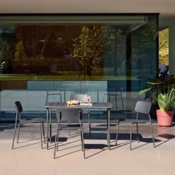 Mesa de jardín de metal con 4 sillas