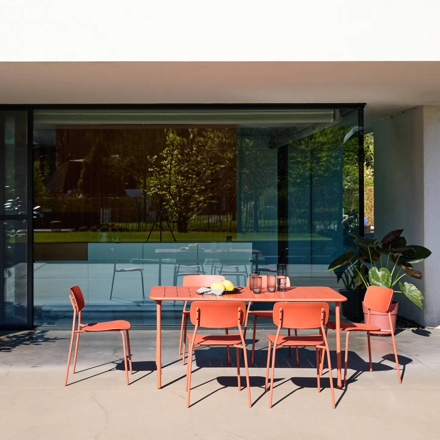 Mesa de jardín de metal con 6 sillas