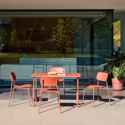 Mesa de jardín de metal con 4 sillas
