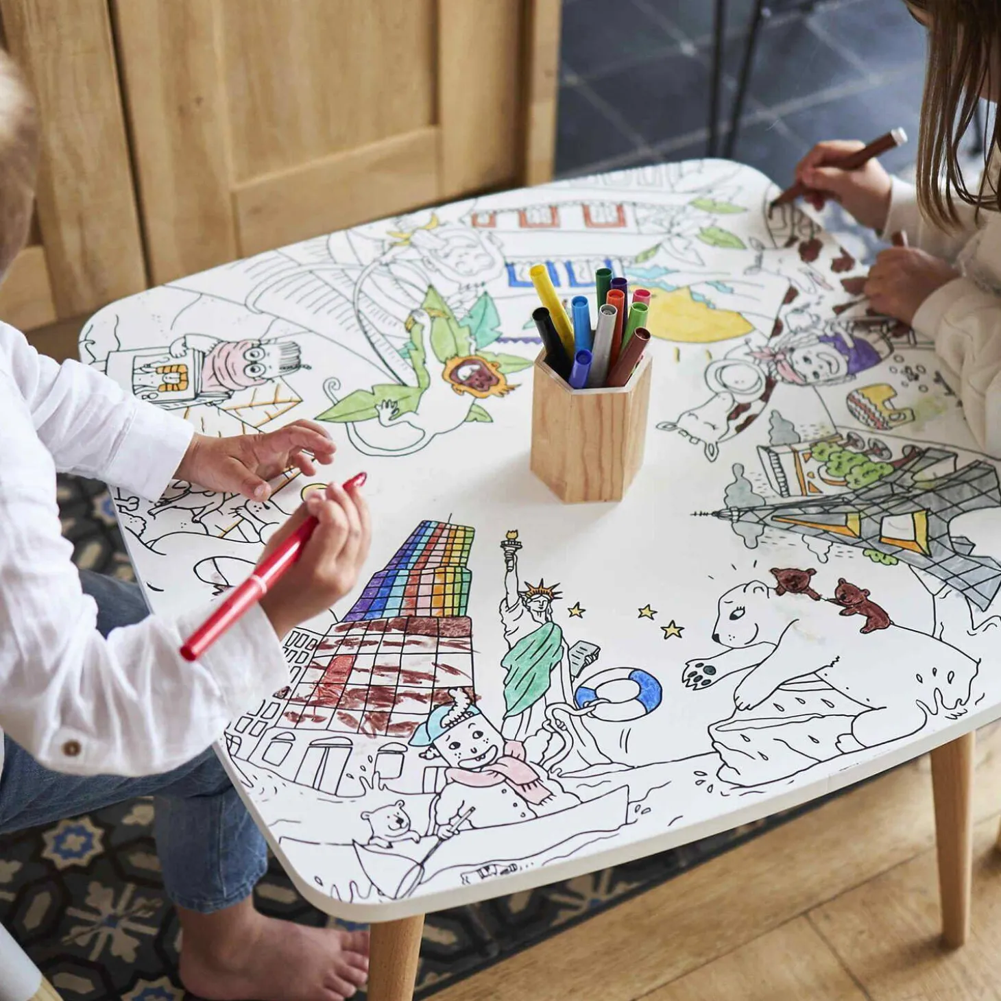 Mesa infantil para colorear