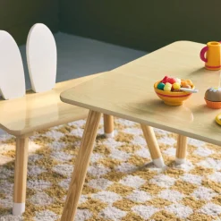 Mesa para niños con 2 sillas