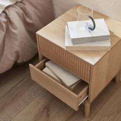Mesita de noche con efecto madera, 2 cajones