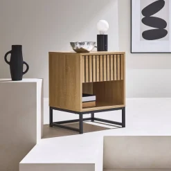 Mesita de noche contemporánea efecto madera estriada con 1 cajón