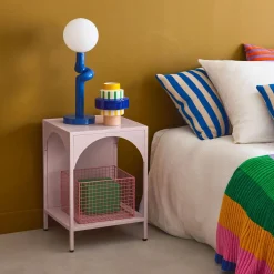 Mesita de noche de estilo industrial