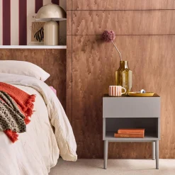 Mesita de noche de metal y decoración de madera 1 cajón
