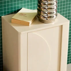 Mesita de noche efecto madera de mango con 1 puerta reversible