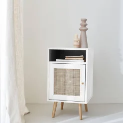 Mesita de noche escandinava de efecto madera y caña