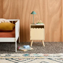 Mesita de noche infantil con patas de madera de pino, 1 puerta