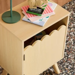 Mesita de noche infantil con patas de madera de pino, 1 puerta