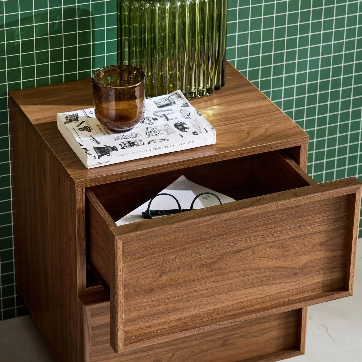 Mesita efecto madera, 2 cajones