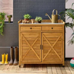 Mueble de almacenaje y jardinerìa de madera de abeto