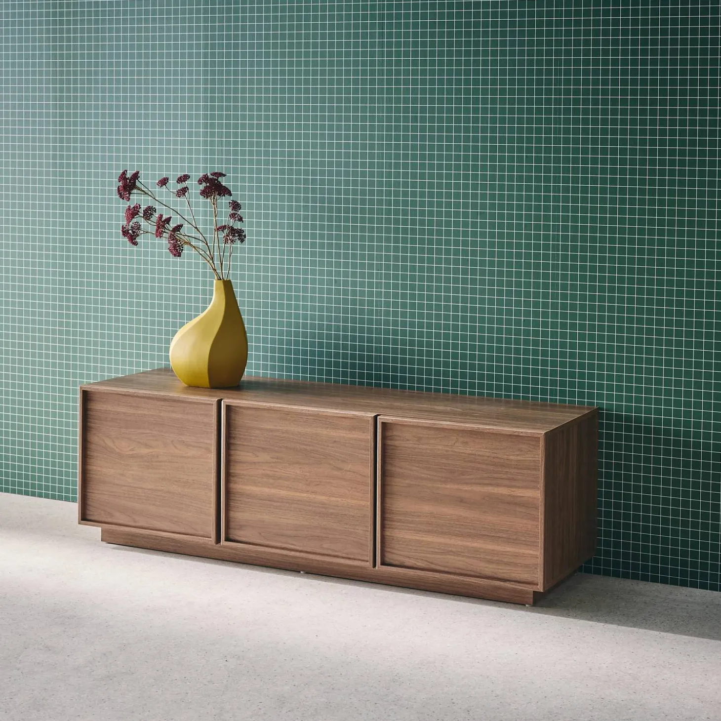Mueble de TV con decoración de madera y 3 puertas, 140cm