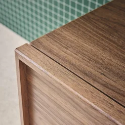 Mueble de TV con decoración de madera y 3 puertas, 140cm