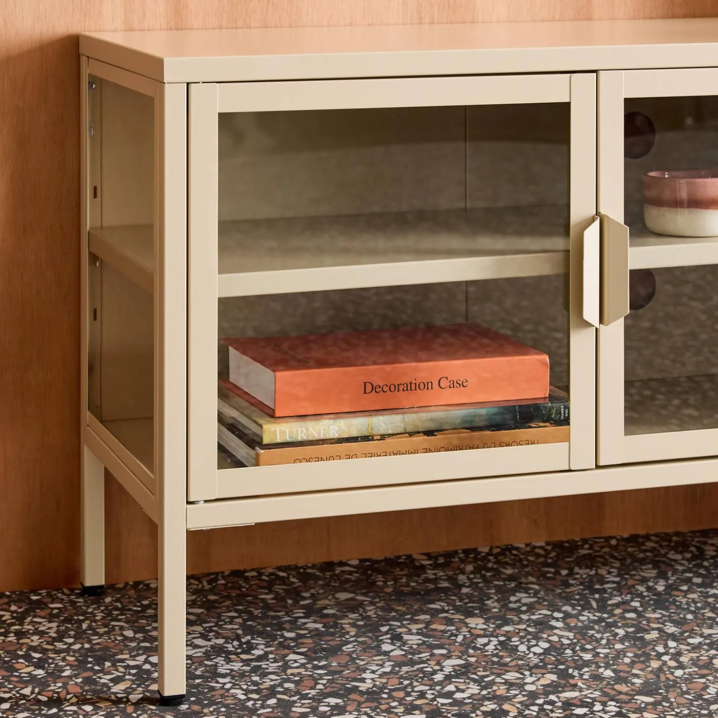 Mueble de TV industrial de metal y vidrio templado con 3 puertas, 120cm