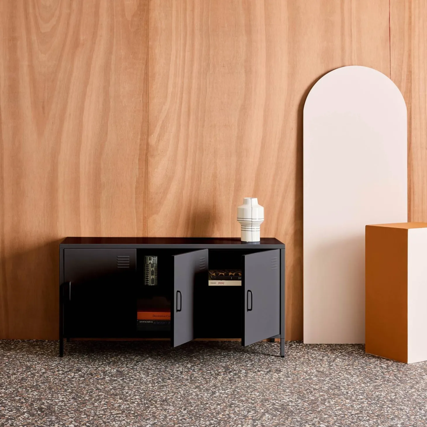 Mueble de TV industrial de metal con 3 puertas, 120cm