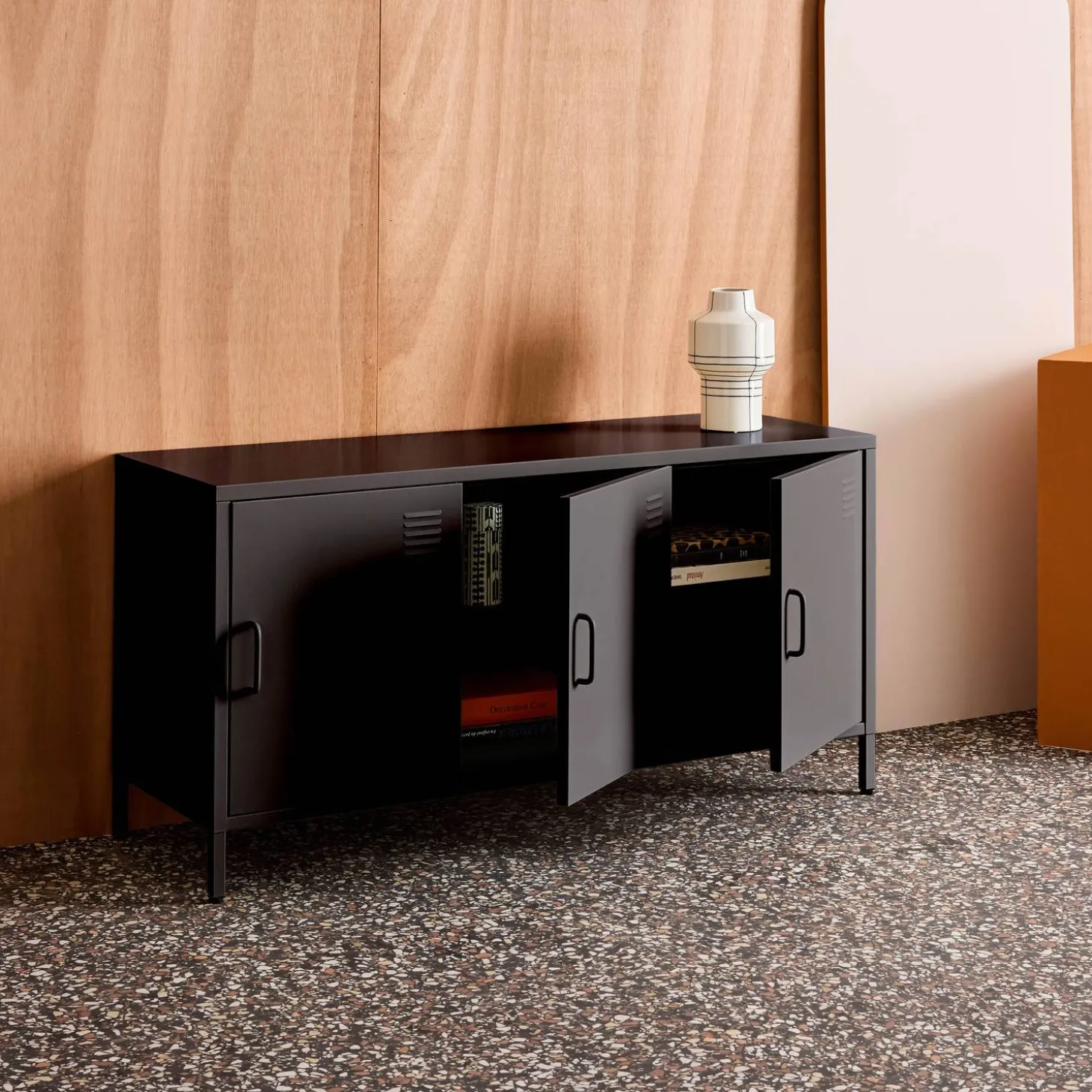 Mueble de TV industrial de metal con 3 puertas, 120cm