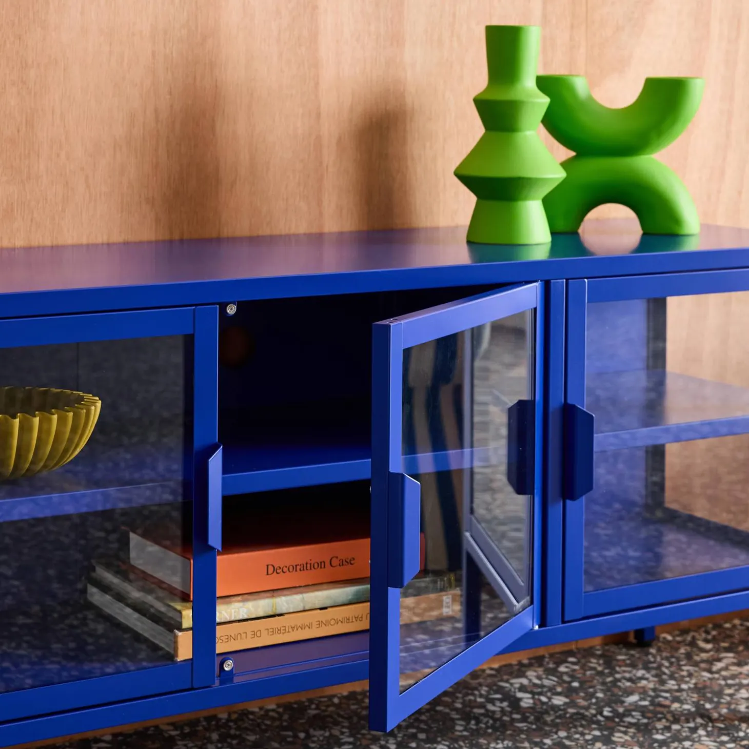Mueble de TV industrial de metal y vidrio templado con 3 puertas, 120cm