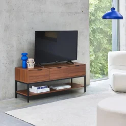 Mueble TV de nogal con 3 cajones, 130cm