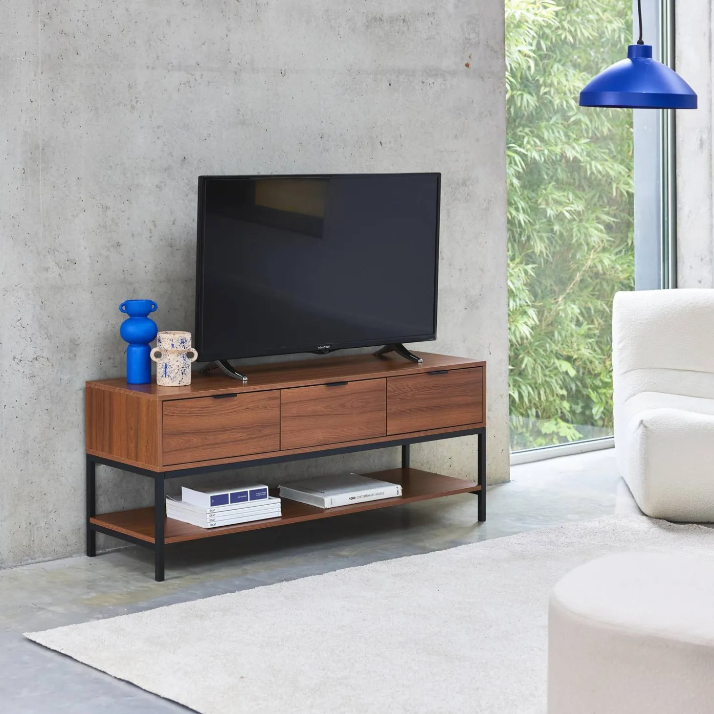 Mueble TV de nogal con 3 cajones, 130cm