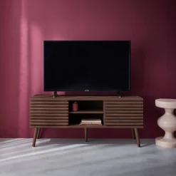 Mueble TV escandinavo 2 puertas con decoración madera acanalada, 120cm