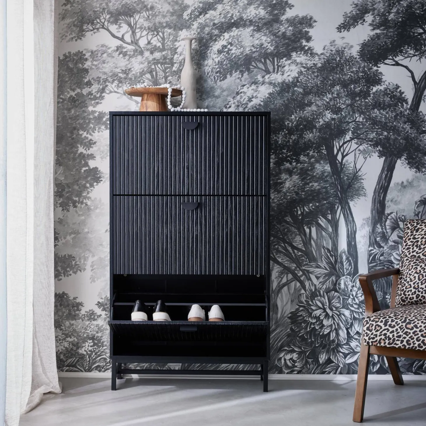 Mueble zapatero con 3 puertas acanaladas