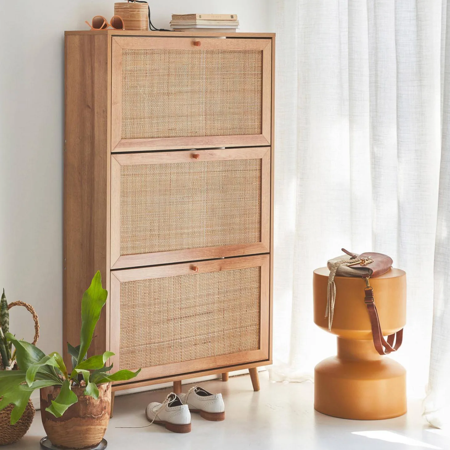 Mueble zapatero de caña