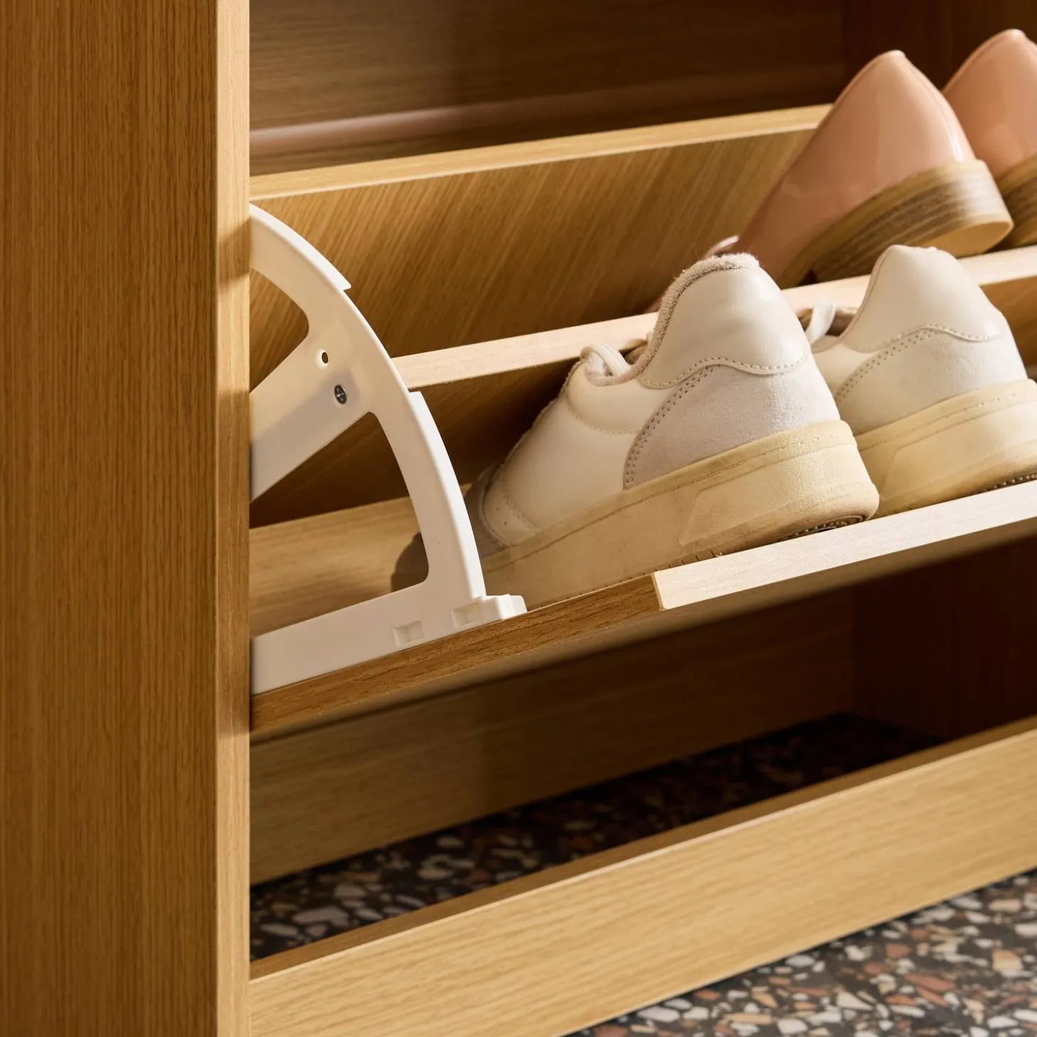 Mueble zapatero decorativo de madera con 3 cajones