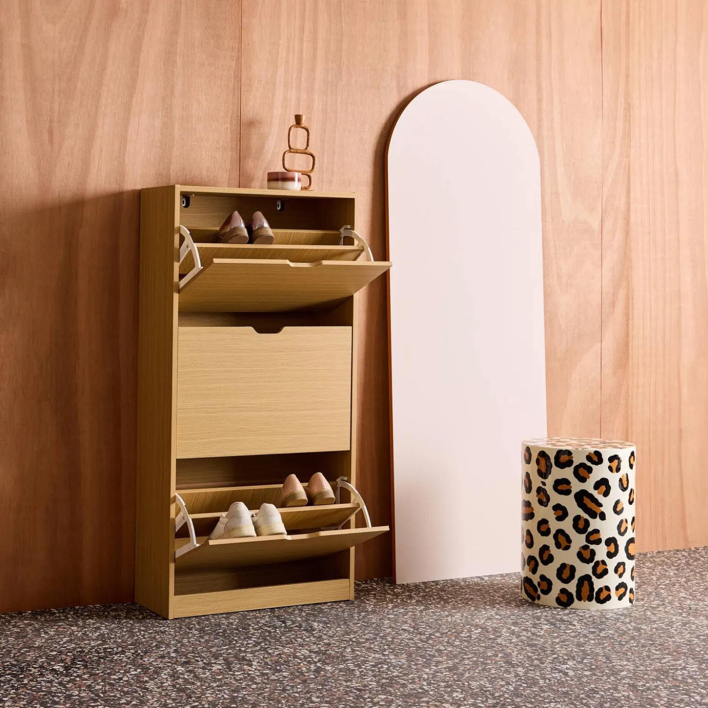 Mueble zapatero decorativo de madera con 3 cajones