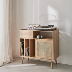 Muebles de vinilo con decoración de caña y madera