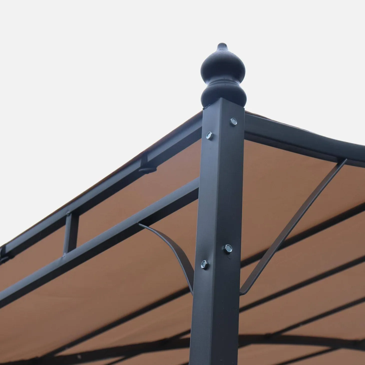 Pérgola adosada de acero, 3x2.5m