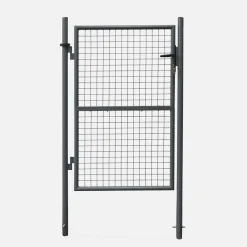 Puerta de jardín de metal con cerradura