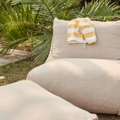Puff con reposapiés de exterior en olefina