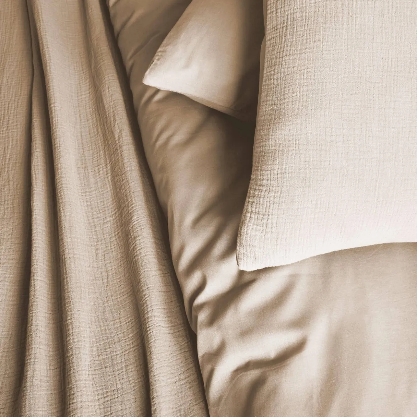 Ropa de cama de gasa y algodón beige