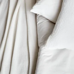 Ropa de cama de gasa y algodón blanco