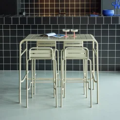 Set mesa alta de jardín tipo bistró de acero con 4 sillas altas de acero, 120cm